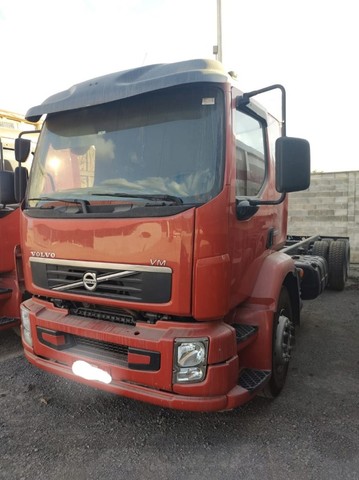VOLVO VM 330 ANO 2013 6X2 CHASSIS