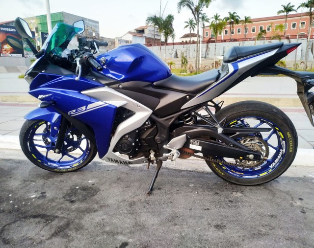 YAMAHA R3