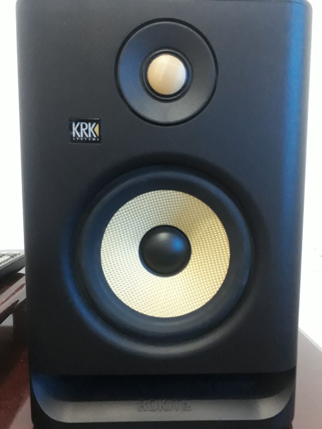 bivolt KRK ROKIT 5 G4 