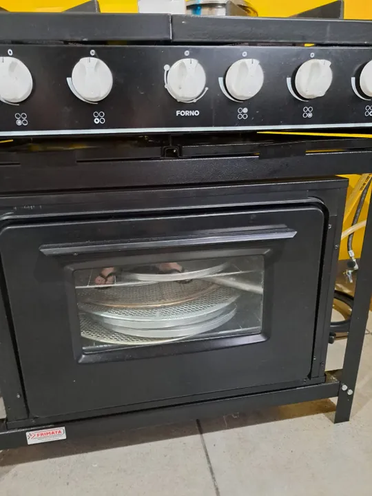 ? Fogão Industrial 4 Bocas Baixa Pressão com Forno Bravo Preto - Venâncio ?
