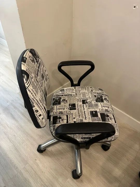 6 cadeiras giratórias estofadas e 1 de presidente - Foto 5