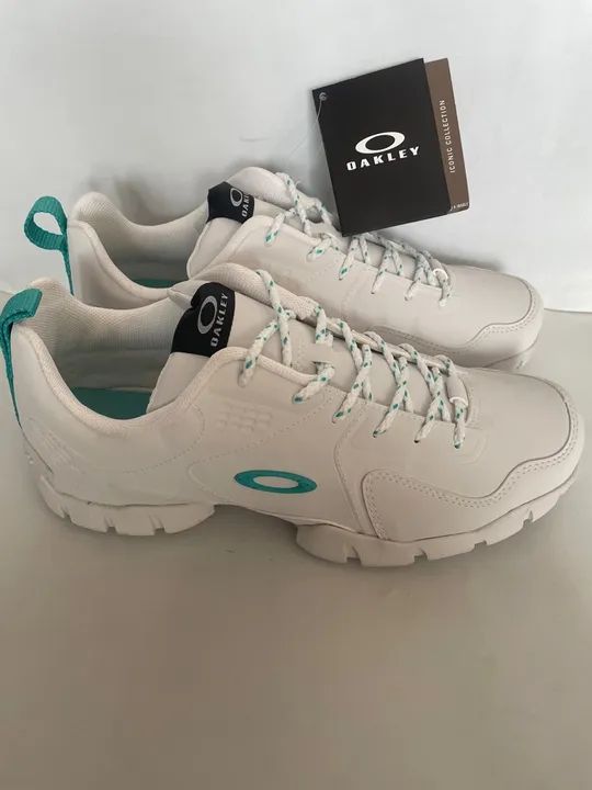 TÊNIS MODELO STRATUS OAKLEY 42 ORIGINAL 