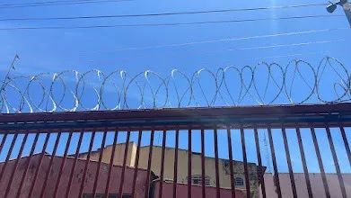 Cerca etrificada e concertinas 