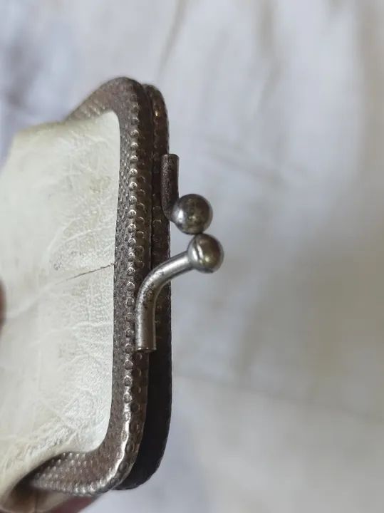 Antiga Bolsa Para Moedas De Cor Branca Em Bom Estado - Foto 3