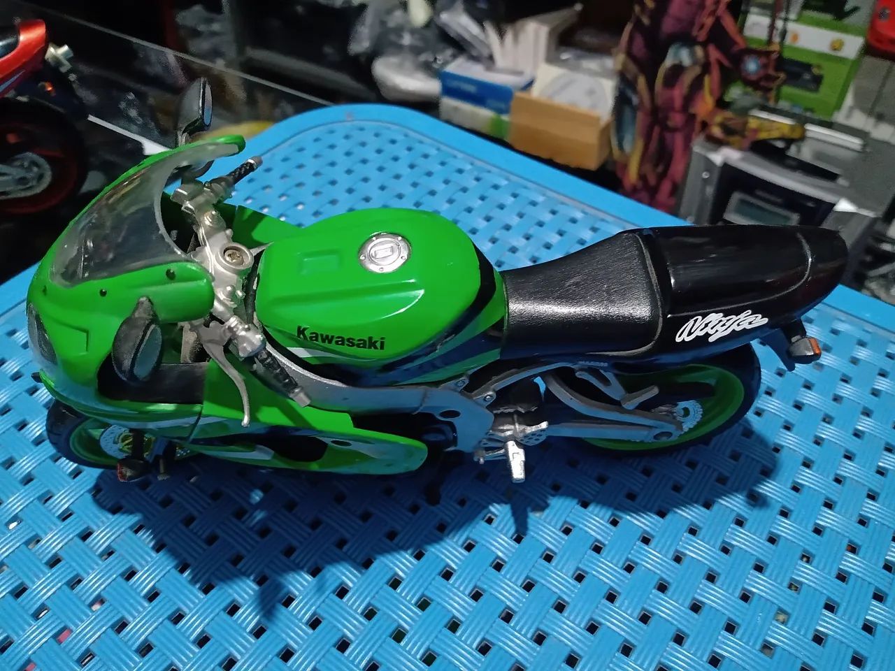 Motocicleta Kawasaki Ninja 1/12 - Foto 3