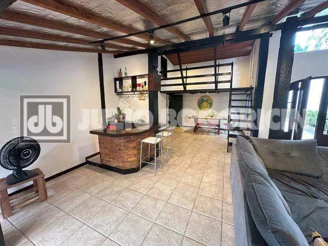 Maravilhosa casa Linear no Anil, 3 quartos, sendo uma suíte, sala em vários ambientes, áre - Foto 8
