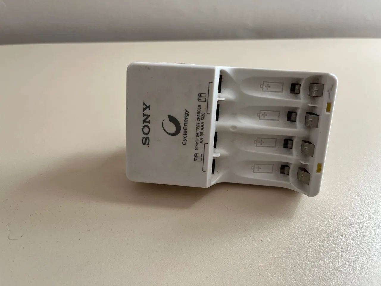 Carregador para Pilhas Sony (AA e AAA)
