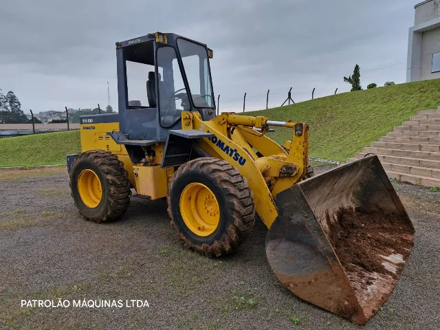 Pá Carregadeira Komatsu WA180 ano 2002