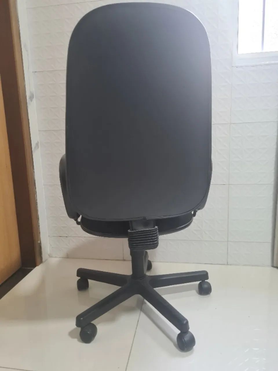 Vendo cadeira executiva para escritório  - Foto 5