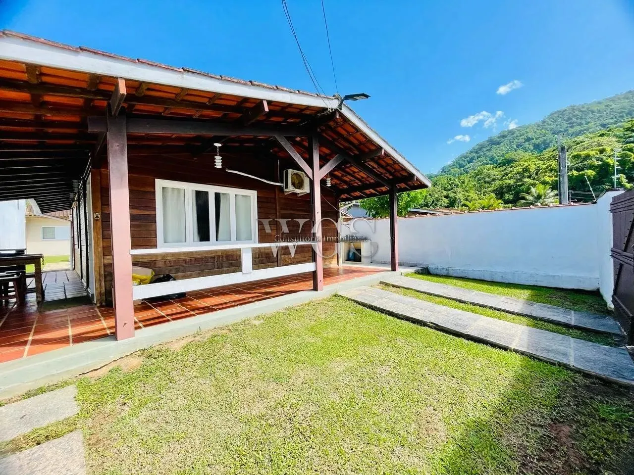 Casa Mobiliada à Venda | 3 Dormitórios | Piscina | Em Ubatuba - SP