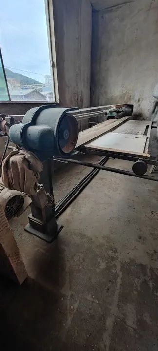 Máquina de lixar industrial