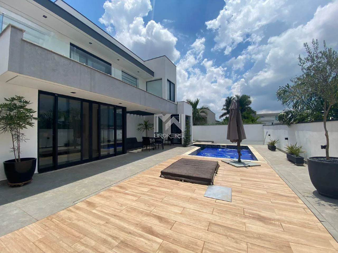 Casa à venda no Condomínio Santa Isabel em Louveira - SP.