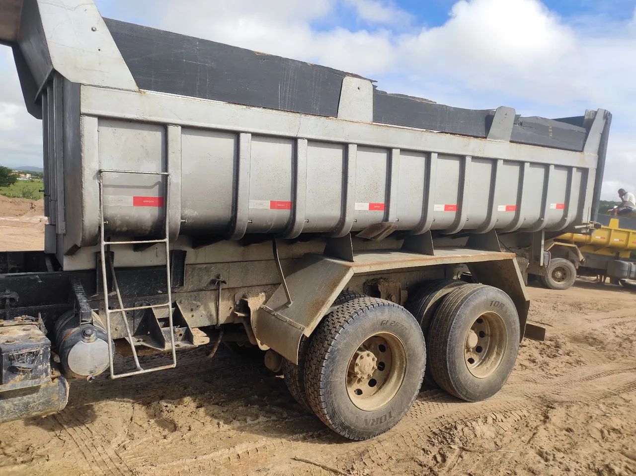 Caçamba Volks 23210 truck ano 2002 - Foto 8