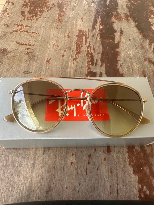 Óculos de sol Ray-Ban dourado