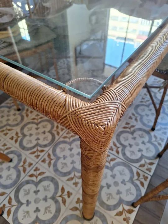 Mesa de jantar grande de vime e vidro com 6 cadeiras - Foto 4