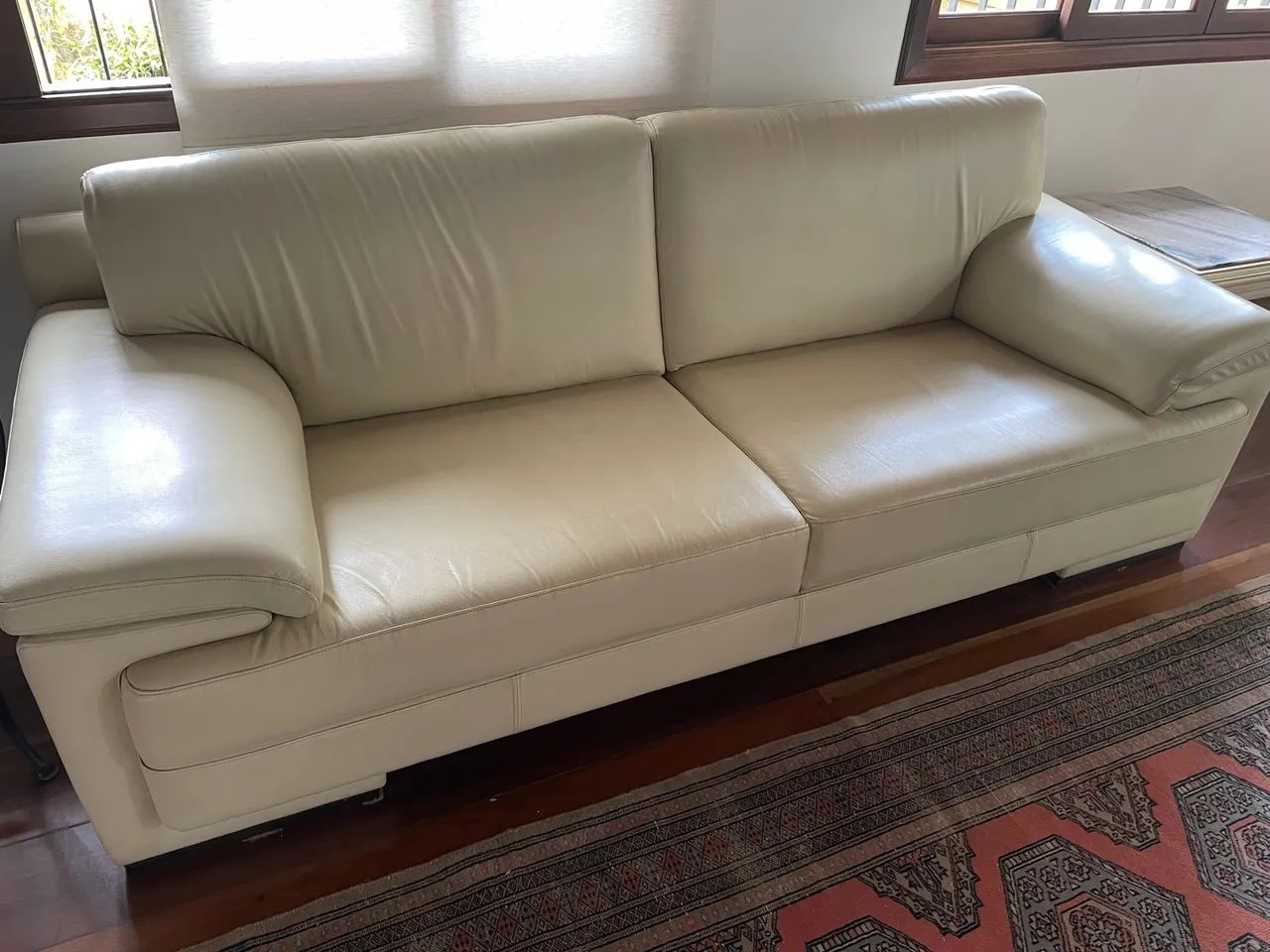 Sofá de Couro 3 lugares