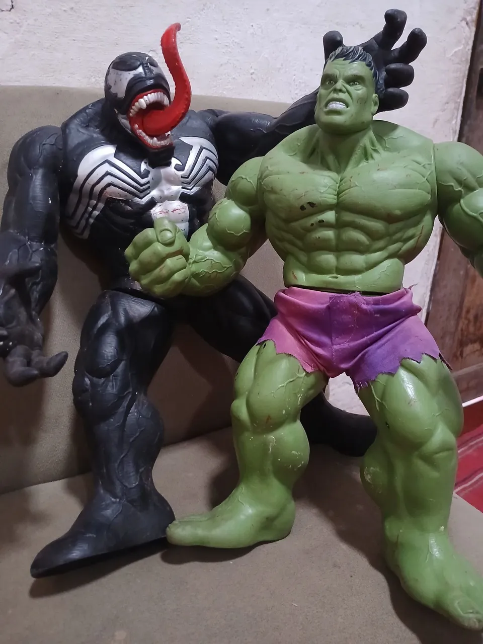 Hulk vs Venom - Bonecos de Ação