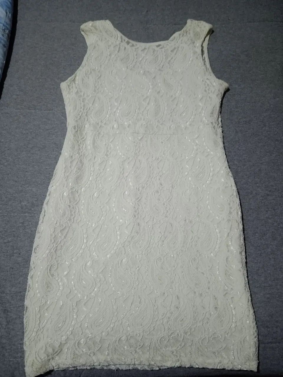 Vestido branco de renda