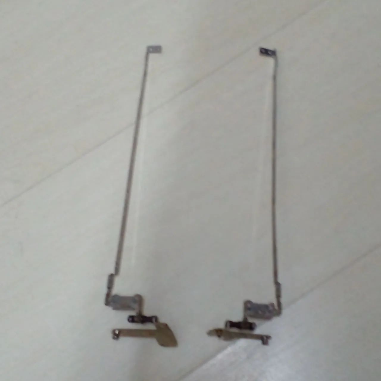 Dobradiça do notebook sti is 1412