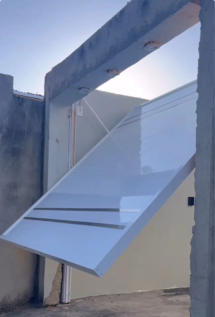 Portão basculante em alumínio automático. Instalado. 