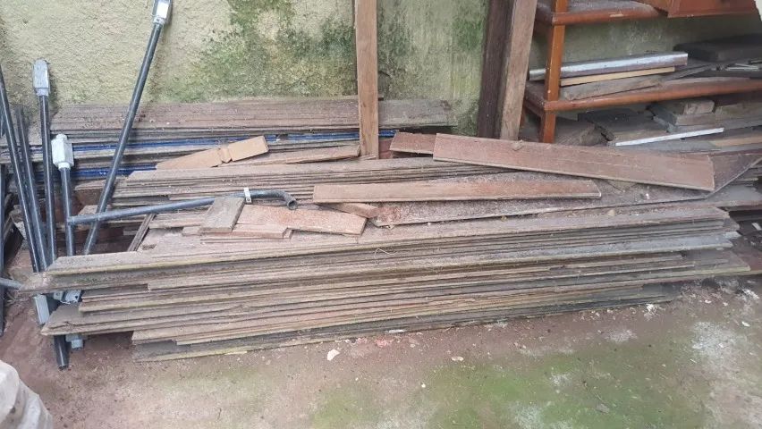 LOTE DE MADEIRA DE DEMOLIÇÃO, VÁRIOS TAMANHOS.ASSOALHOS, BATENTES CAIBROS, PEROBA ROSA, IP - Foto 3
