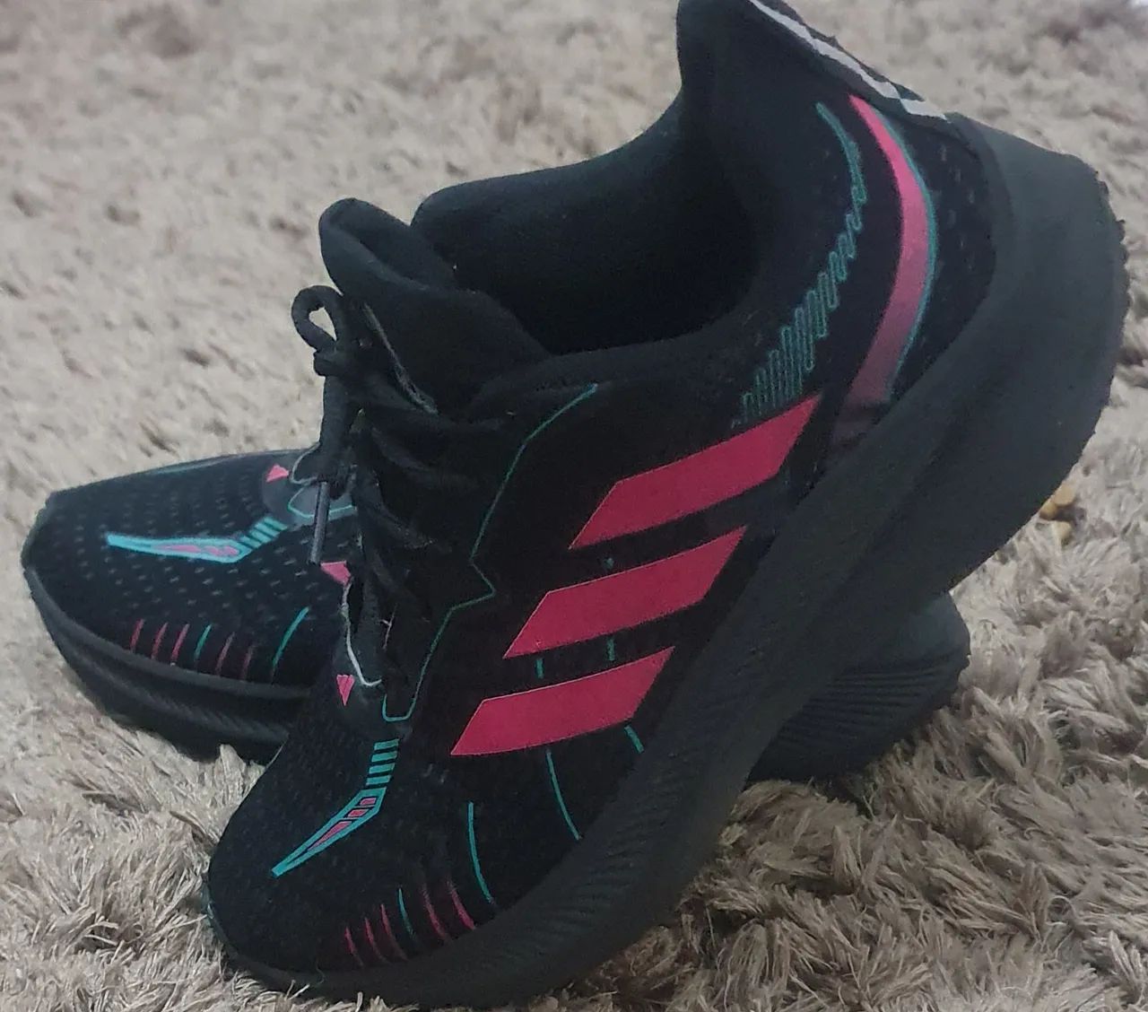 Tênis Adidas Preto com Detalhes Rosa e Verde - Foto 2