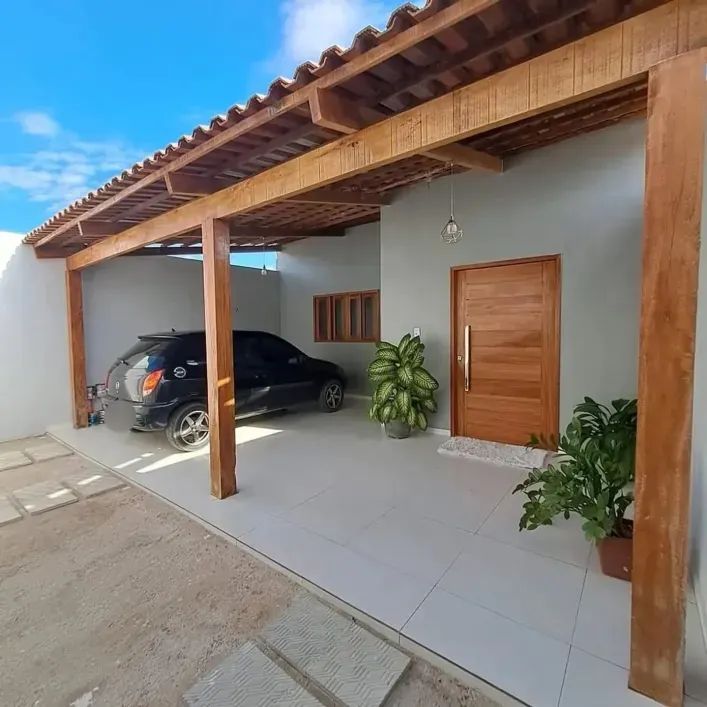 R/ CASA NO BAIRRO DE FÁTIMA 
