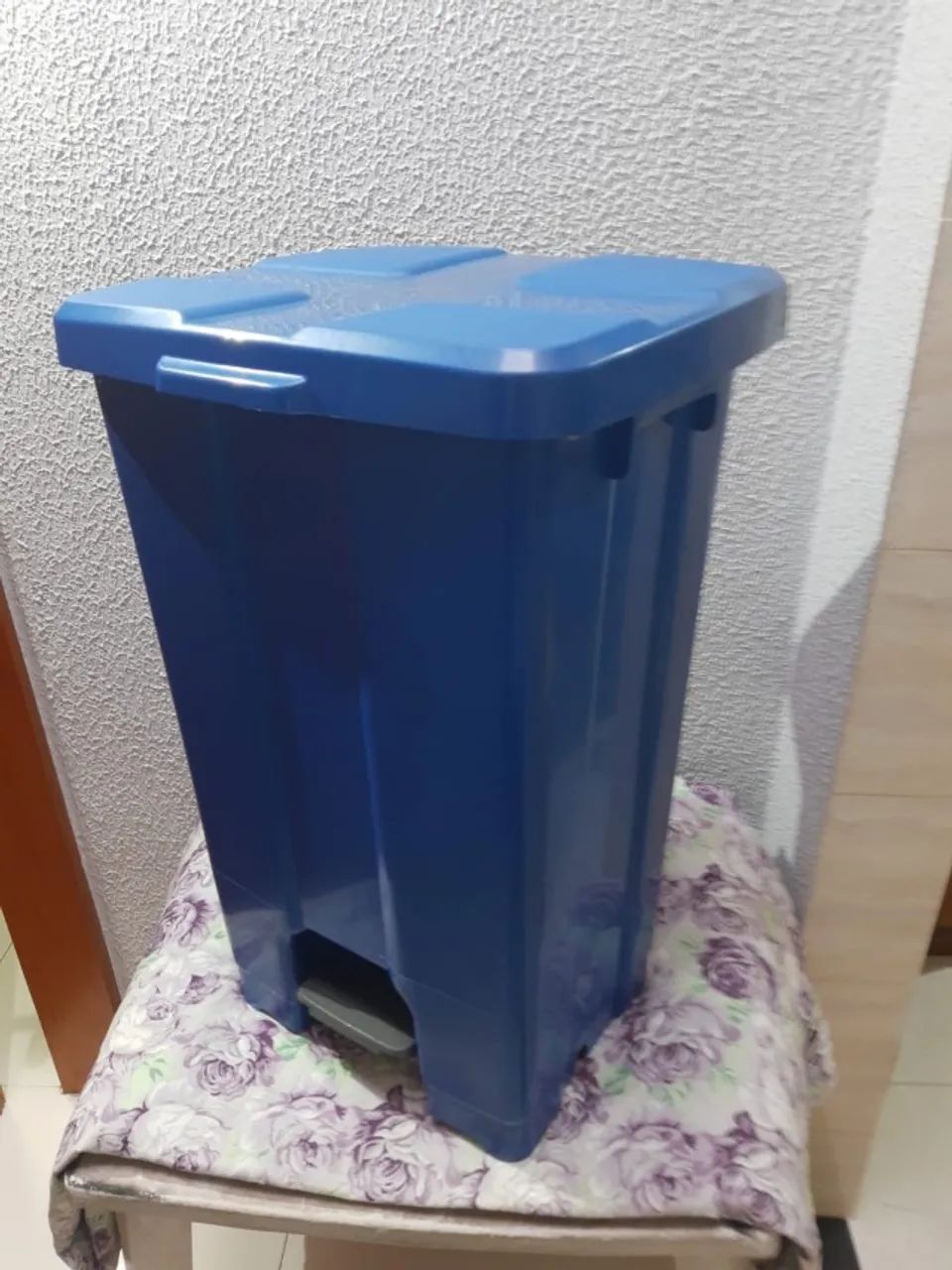 Lixeira De 60l Com Pedal E Tampa Basculante  Jsn - Foto 3
