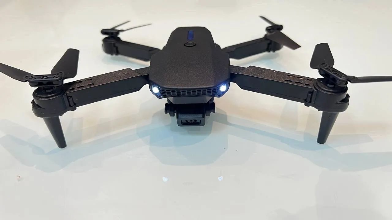 Drone Compacto p/ Crianças e Adultos - Câmera, LED e 2 Baterias - Foto 3