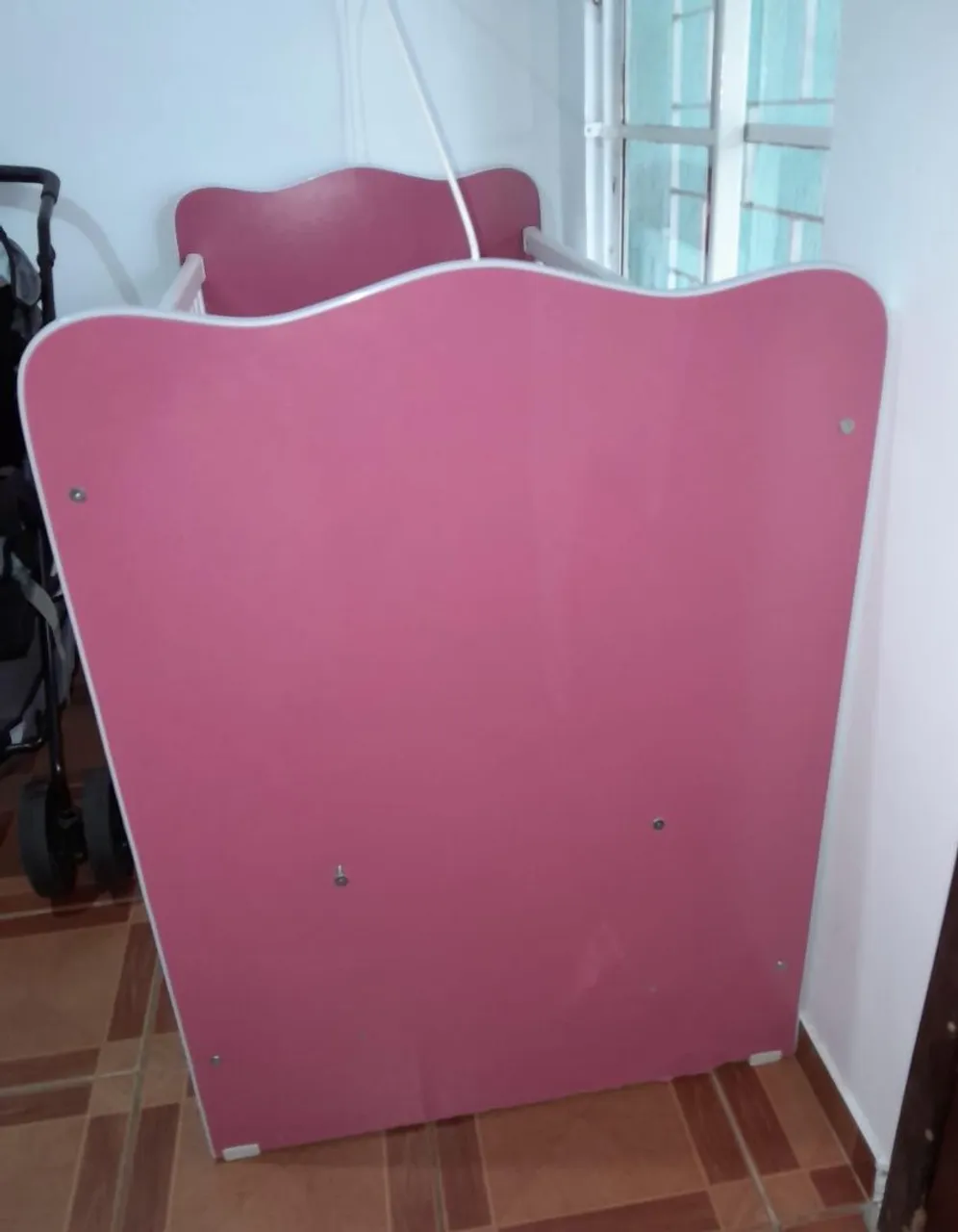 Berço Rosa com Detalhes Encantadores