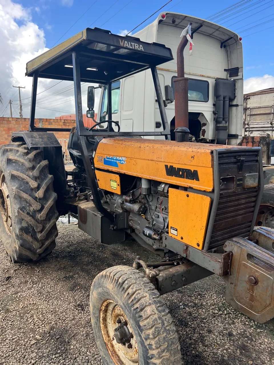 Trator ? 4/2 ?..valmet 785 ano 2009 vendo troco