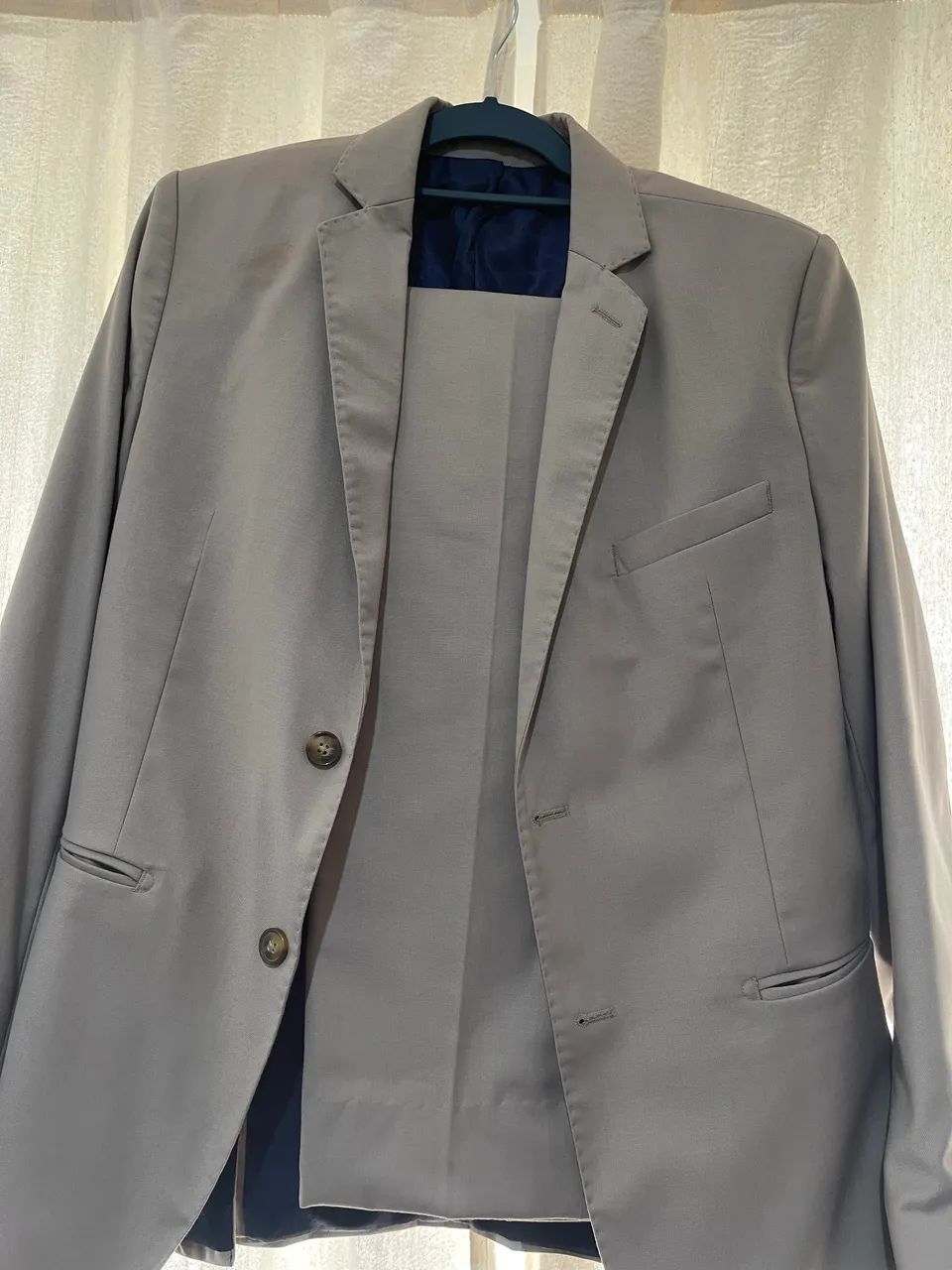 Terno Completo de Alfaiataria (LUIDGI) Caqui - Blazer 48 e Calça 42.