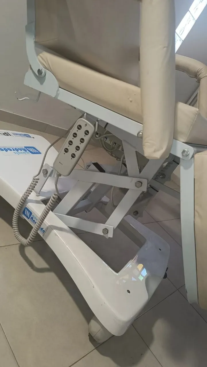 Cadeira de Estética com Ajustes Elétricos