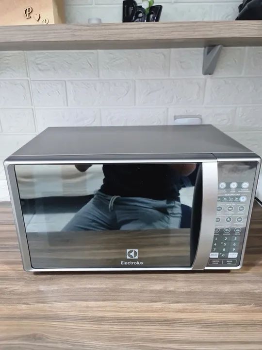 Micro-ondas Electrolux 20L todo Inox- porta Espelhada - Foto 2
