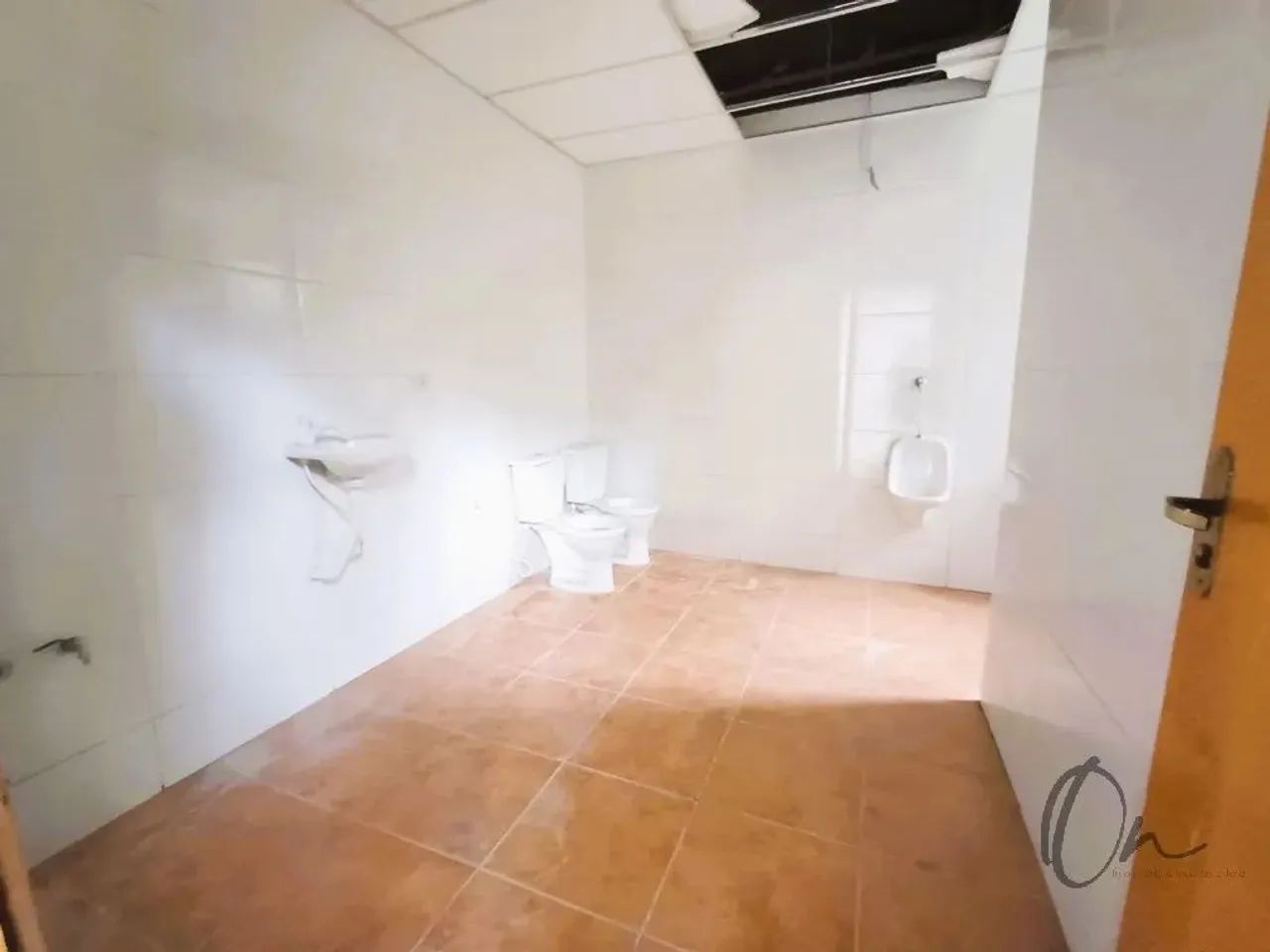 Galpão Comercial de Alto Padrão na Granja Viana: 3 banheiros, 10 vagas de garagem e 750m²  - Foto 11