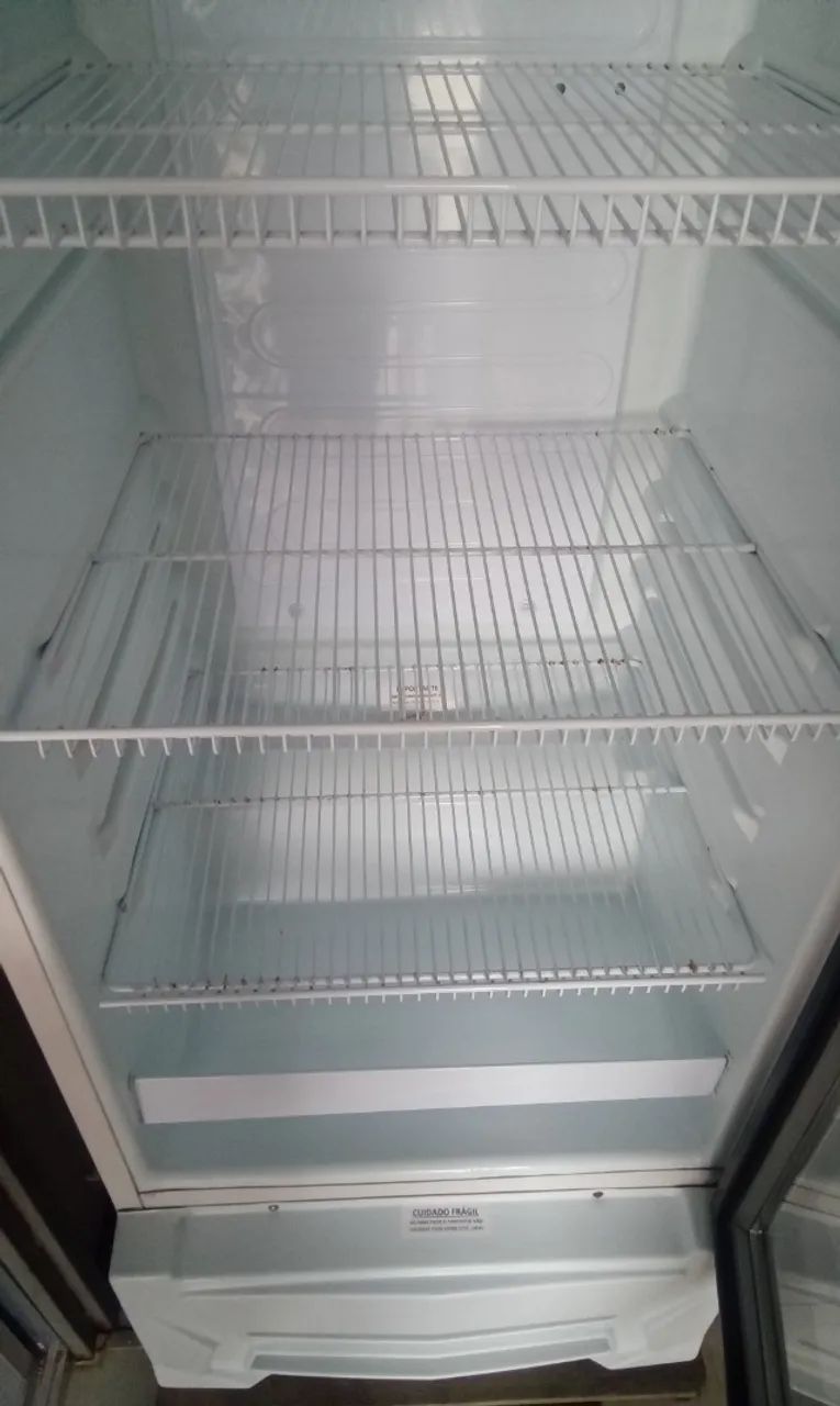 Geladeira expositora Venax 300 litros usada apenas 4 meses - Foto 2