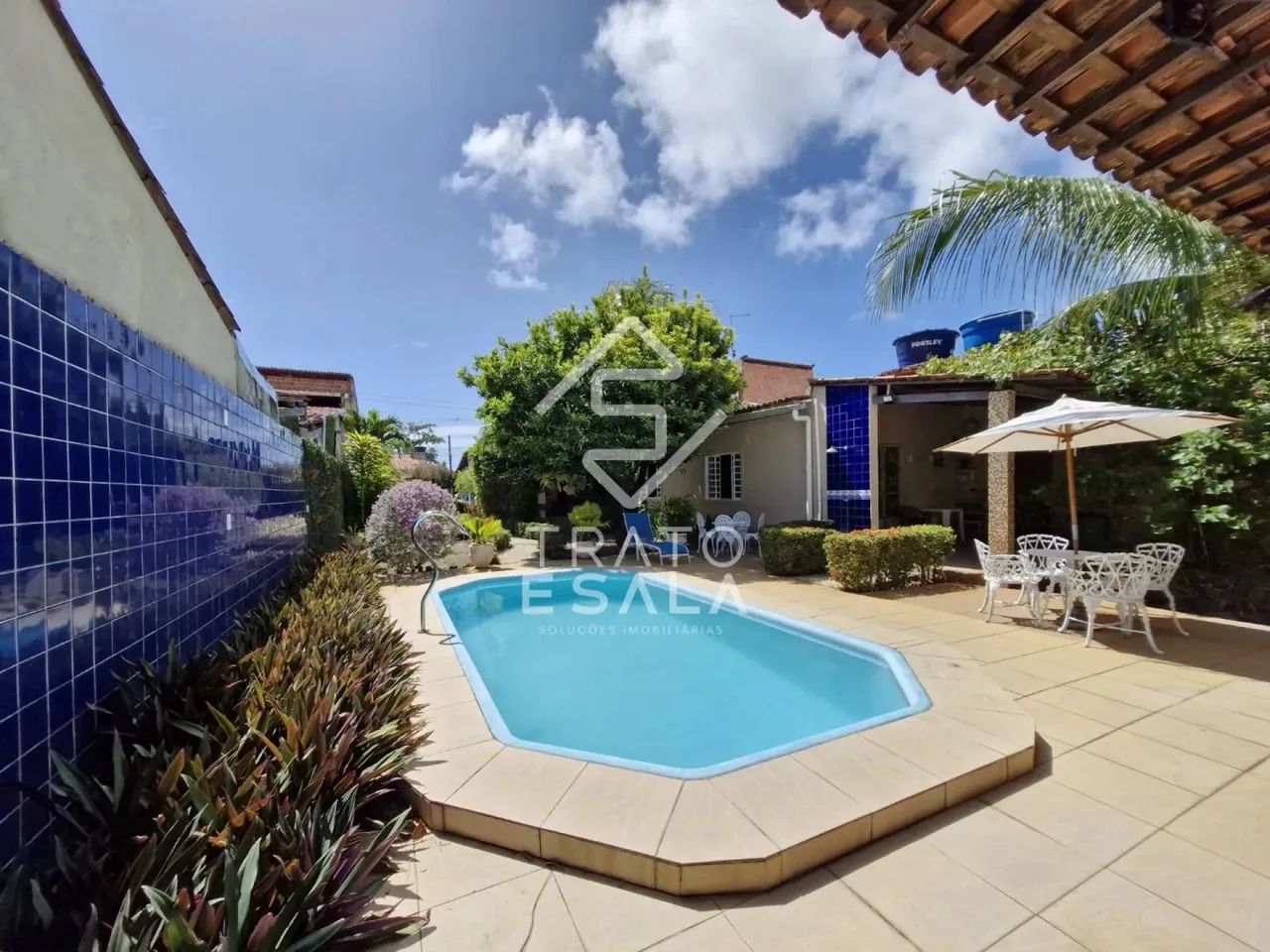 Casa com 3 quartos, com piscina e muita área verde, no centro de Paripueira