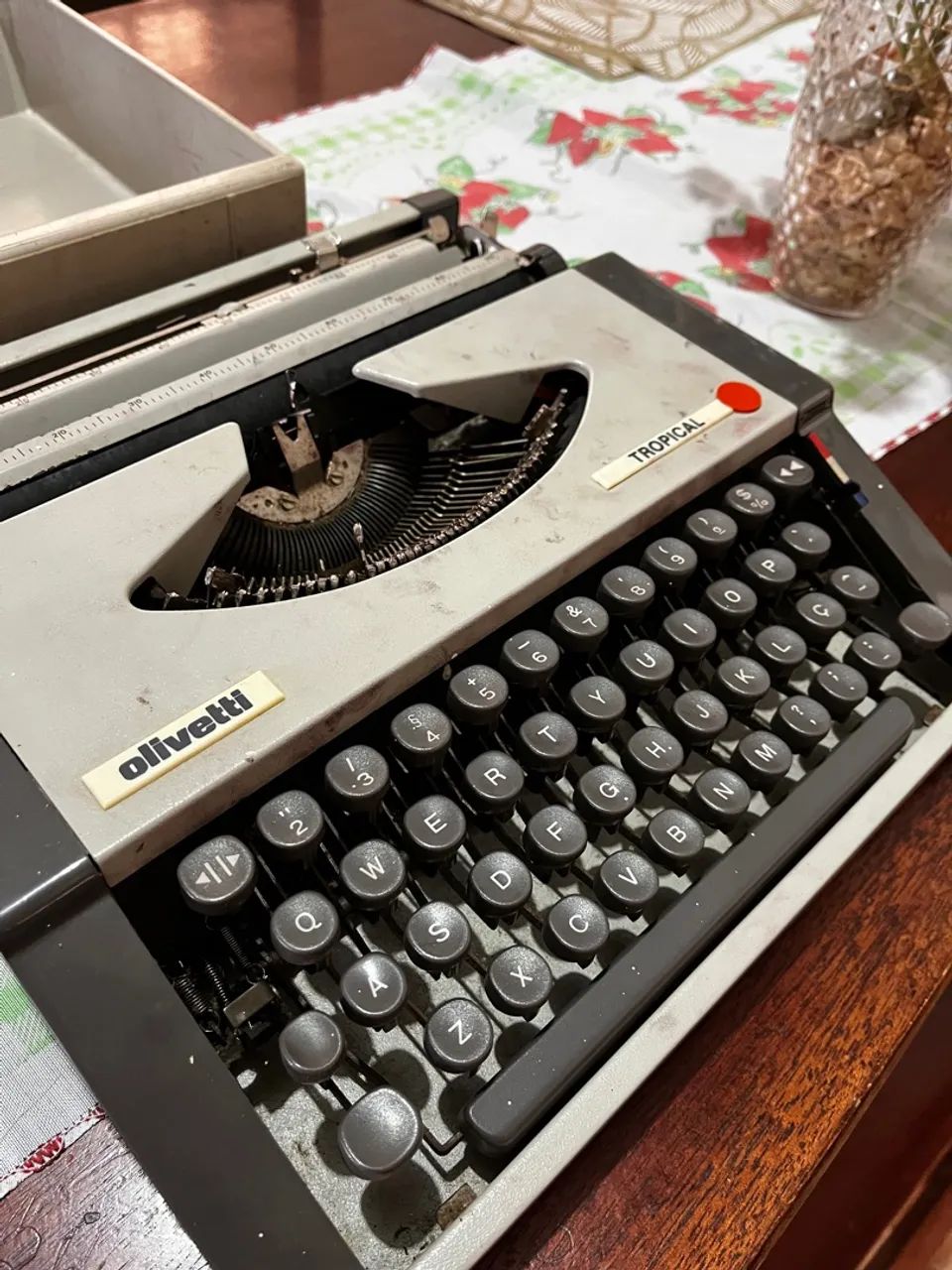 Máquina de escrever Olivetti Tropical