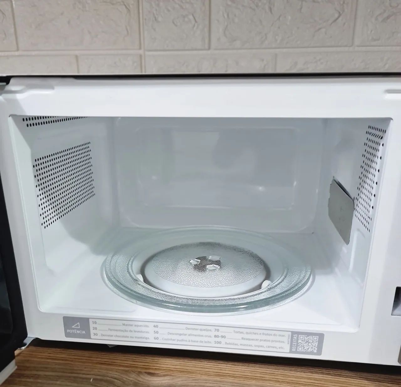 Micro-ondas Electrolux 20L todo Inox- porta Espelhada - Foto 5