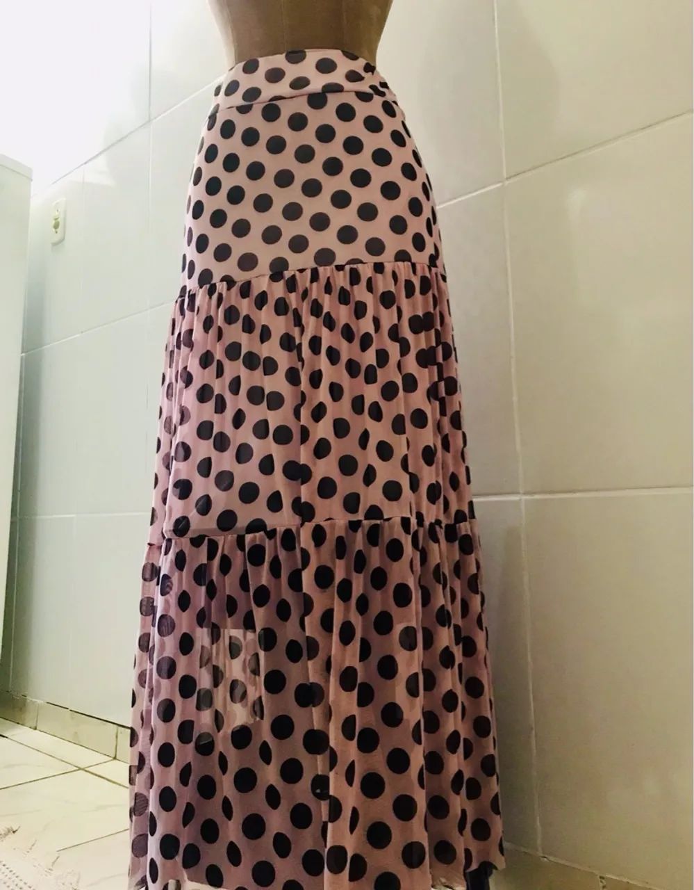 Saia midi poá rosa e preta - Foto 2