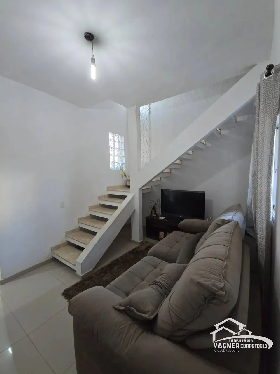 Excelente Casa/Sobrado próximo a Rod. Presidente Dutra em Canas à venda.