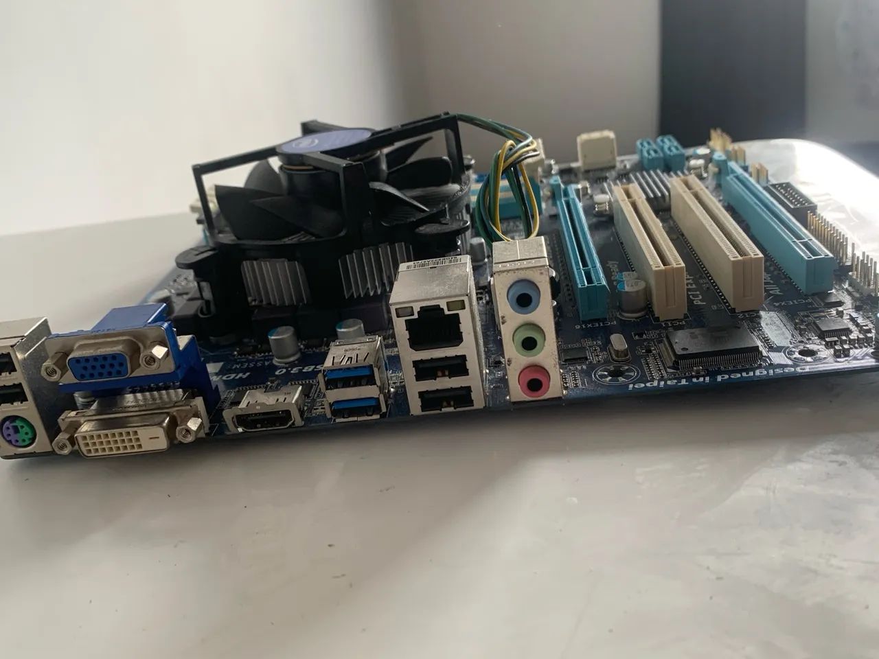 Kit Placa-Mãe GIGABYTE GA-B75M-D3H + Cooler Intel - Foto 2