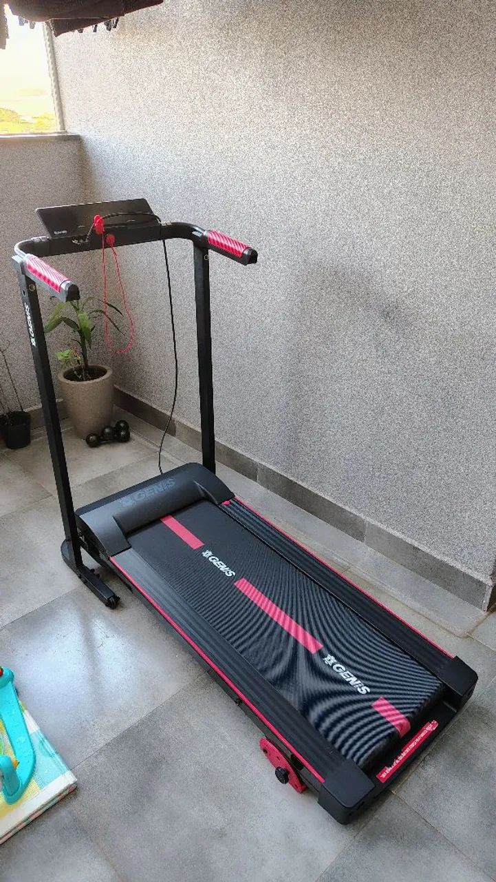 Esteira Ergométrica Dobrável GT 500 Genis Polishop super conservada.