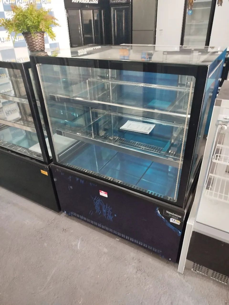 R1 Vitrine para bolos e doces ar forçado 1,00m Venâncio 