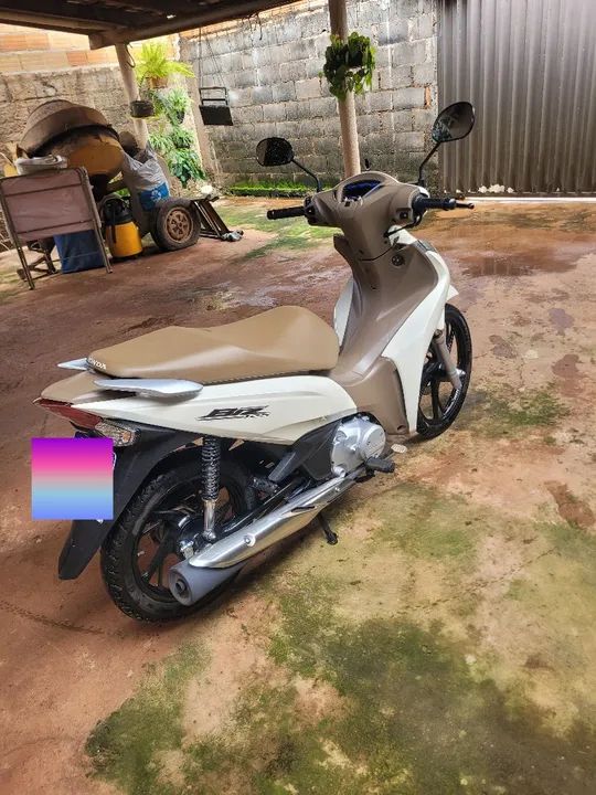 Troco por carro Honda Biz 125 , apenas 1500 km rodados - Foto 4