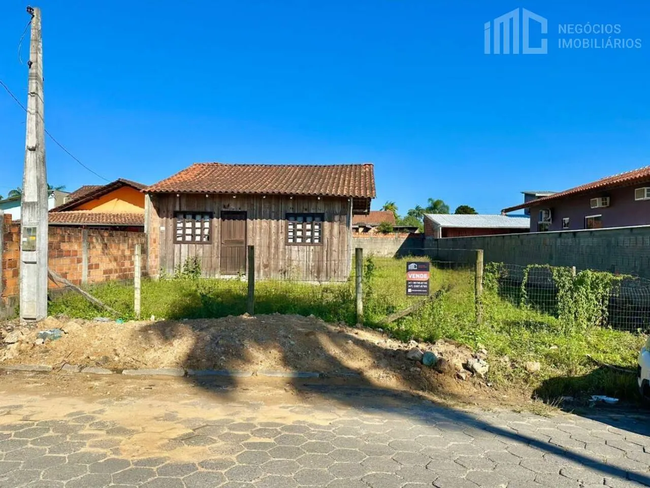 Casa mista com 2 dormitórios em rua pavimentada | Centro - BBS