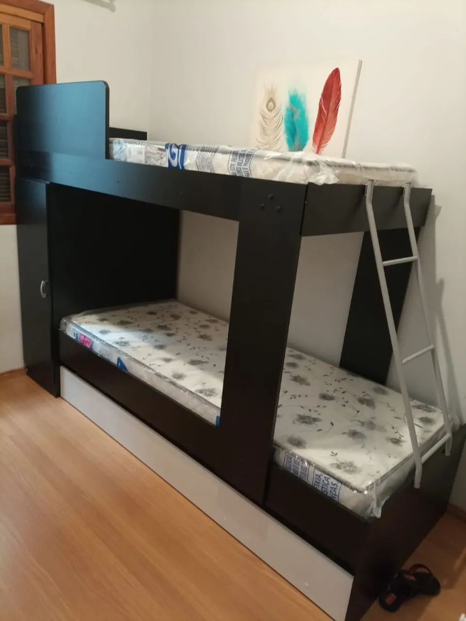 Beliche com cama auxiliar + Guarda Ropa + Escrivaninha