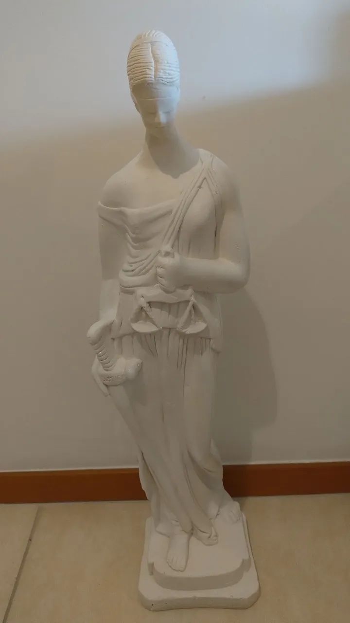 JUSTIÇA: Símbolo de Equidade e Retidão. Representação icônica da deusa romana Justitia - Foto 4