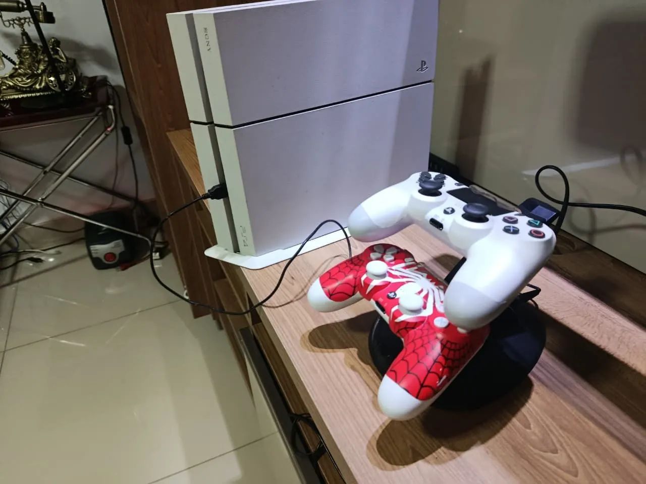 Playstation 4 branco + Jogos + 02 Controles63824543154947121