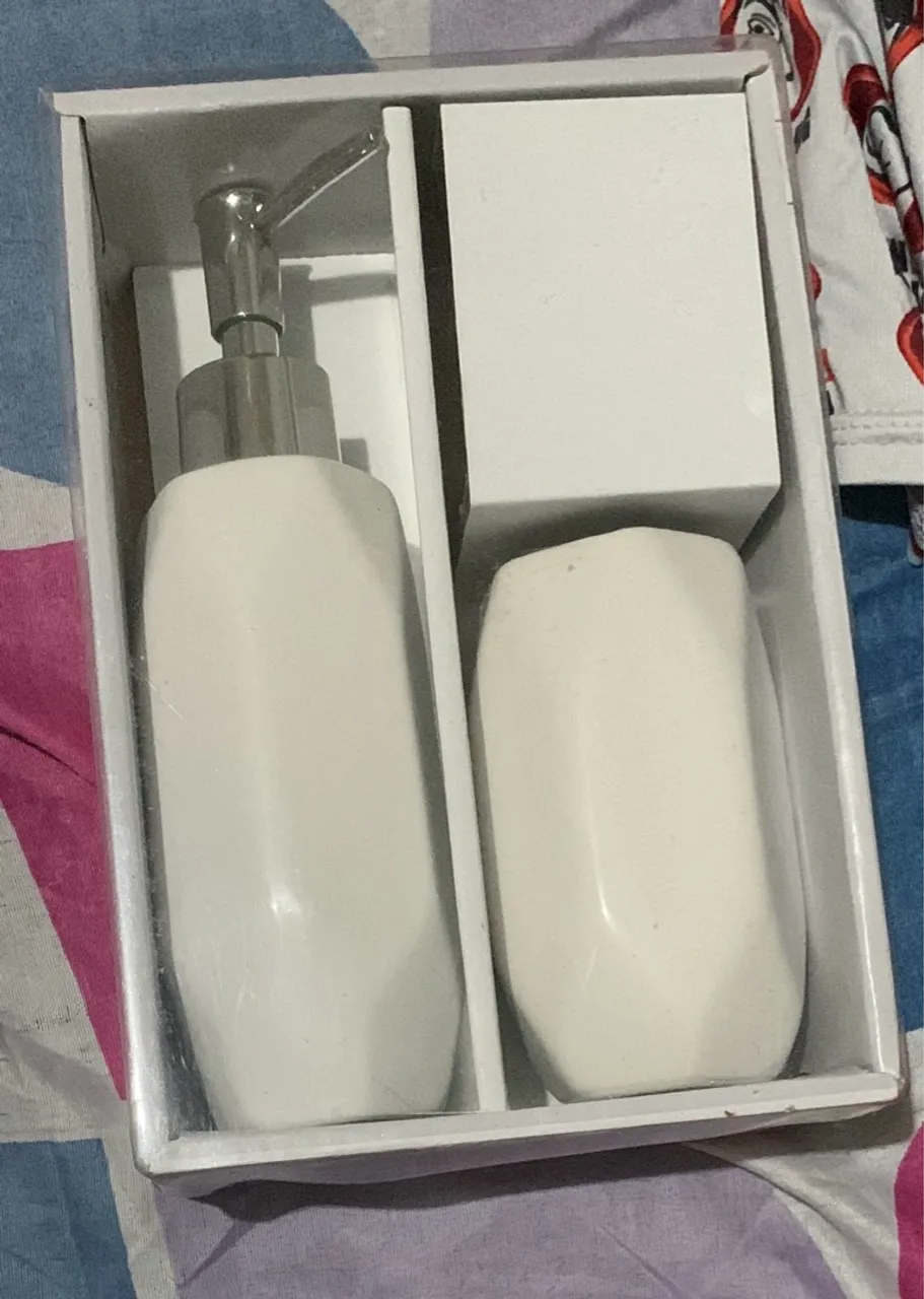 Kit para Banheiro: Porta Sabonete Líquido e Saboneteira